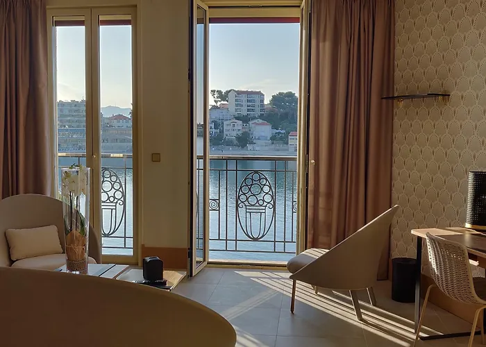 Splendid & 4* Bandol